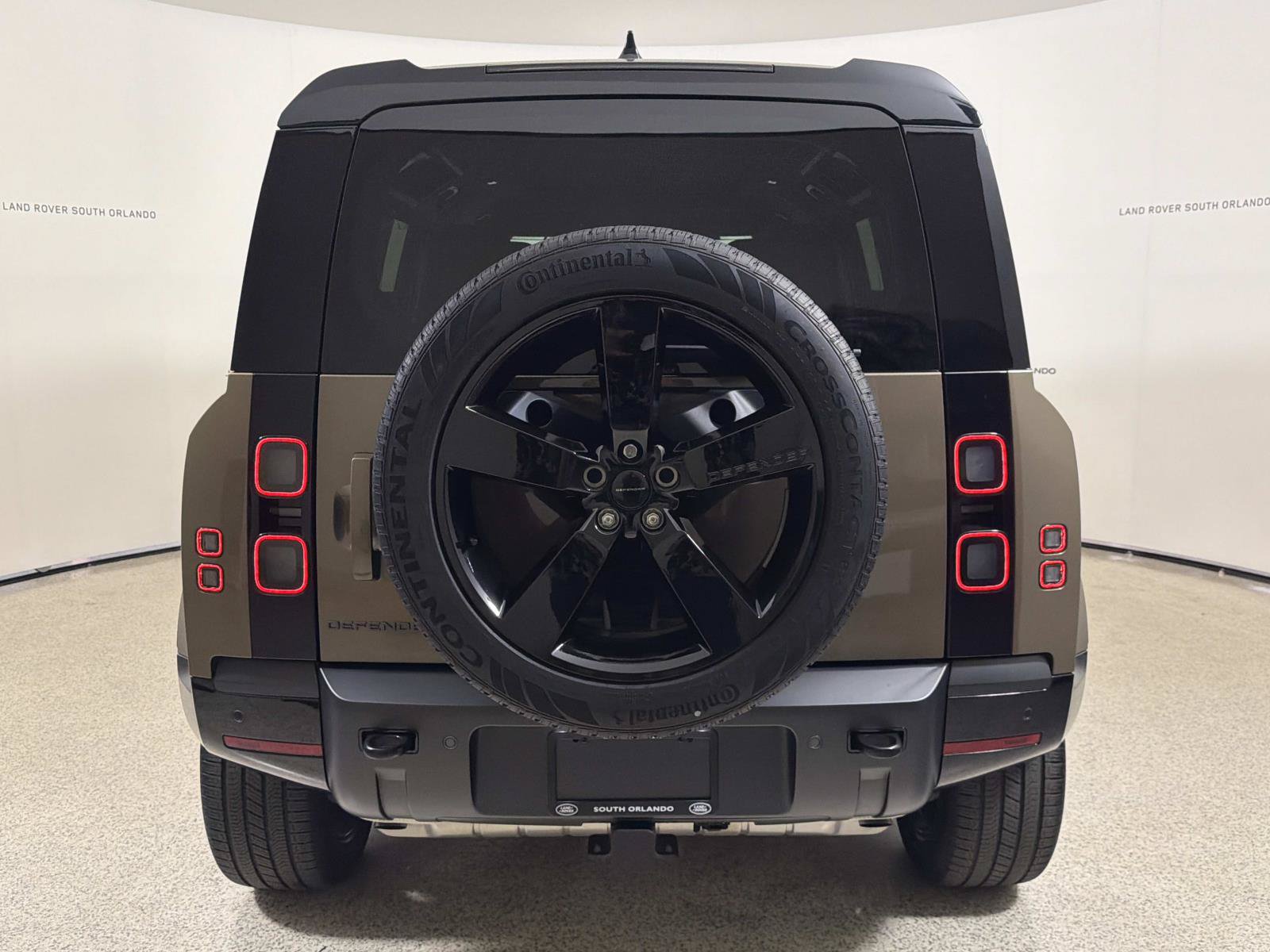 Used 2026 Land Rover Defender 110 X-Dynamic SE AWD/4WD image 4