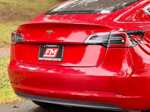 Used 2018 Tesla Model 3 Long Range RWD image 17