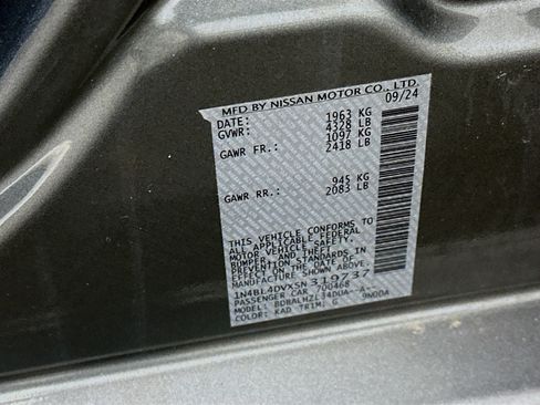 Used 2025 Nissan Altima 2.5 SV FWD image 12