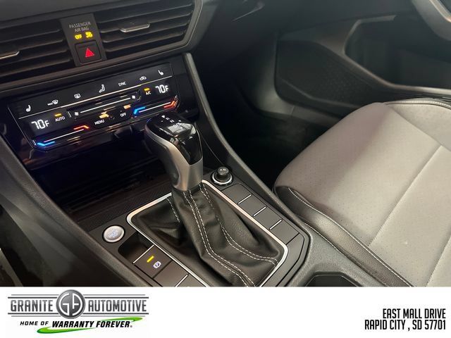 Used 2025 Volkswagen Jetta SE FWD image 23