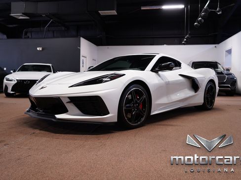 Used 2021 Chevrolet Corvette Stingray Preferred Cpe w/ Z51 Performance Package RWD image 3