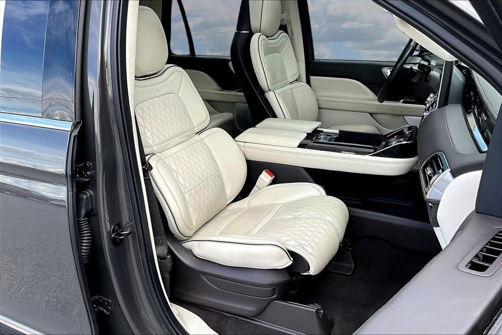 Used 2023 Lincoln Navigator Black Label AWD/4WD image 31
