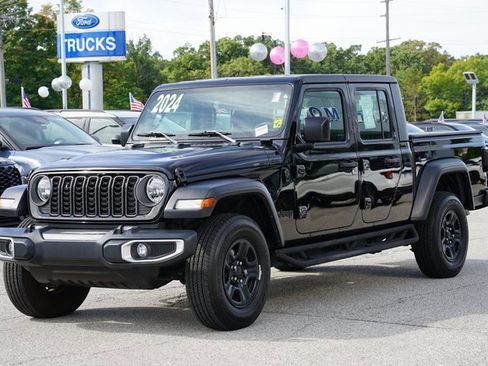Used 2024 Jeep Gladiator Sport image 3