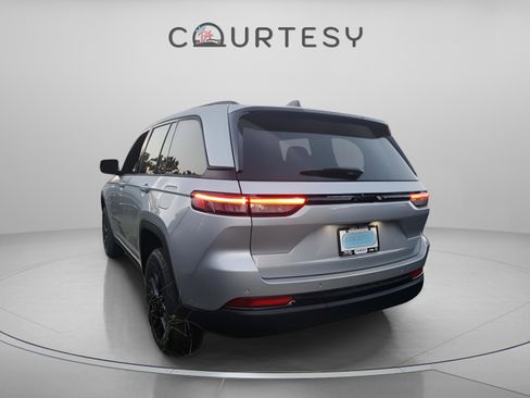 New 2025 Jeep Grand Cherokee Altitude RWD image 3