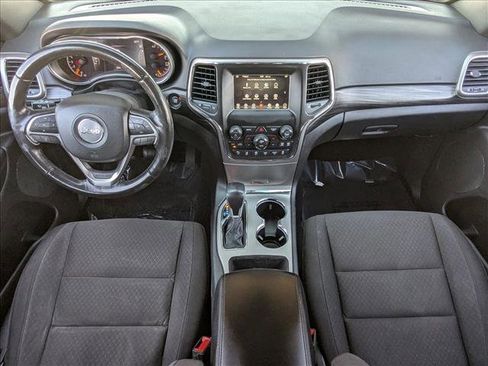 Used 2021 Jeep Grand Cherokee Laredo image 18