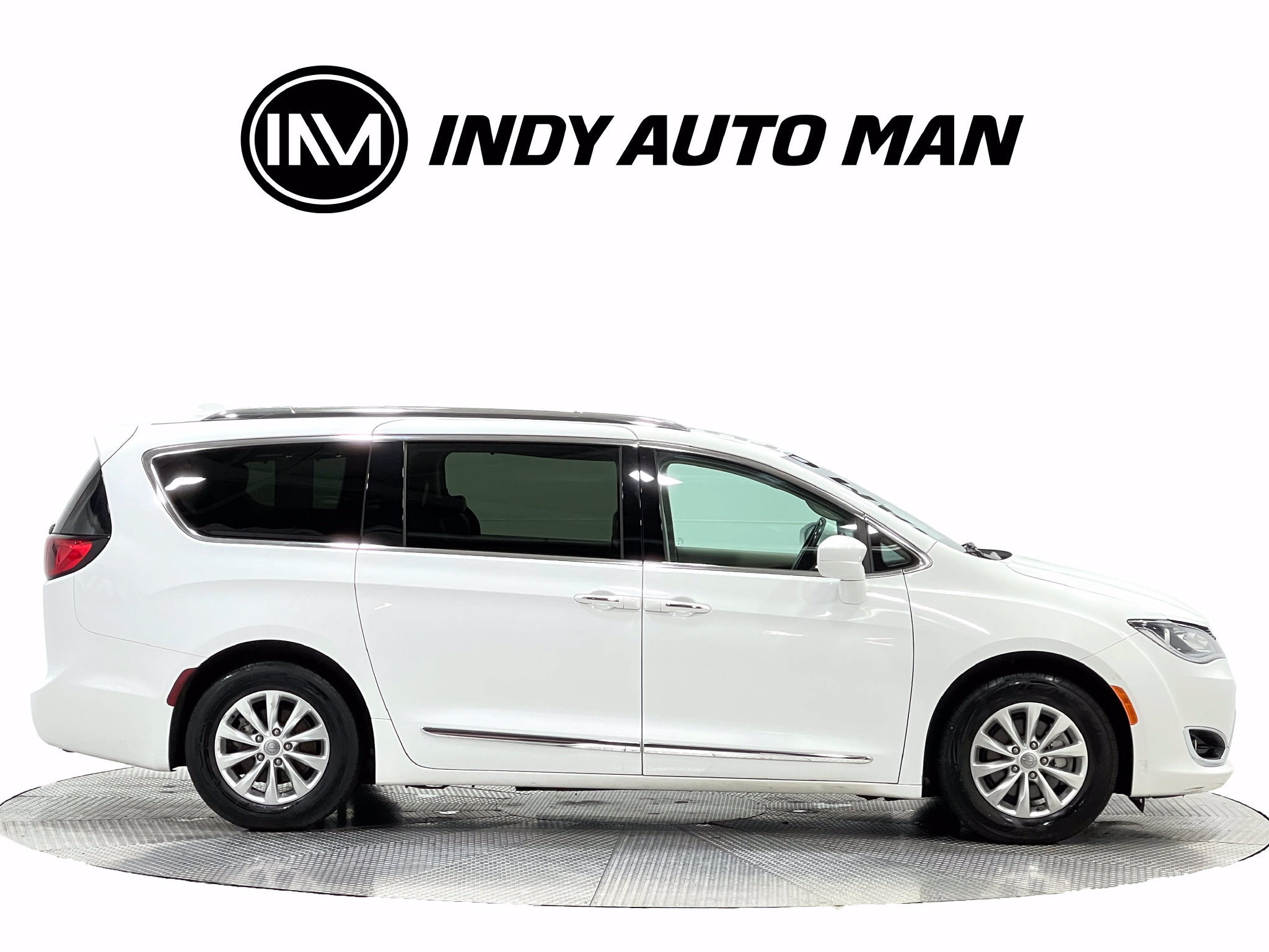 Used 2019 Chrysler Pacifica Touring-L FWD image 3