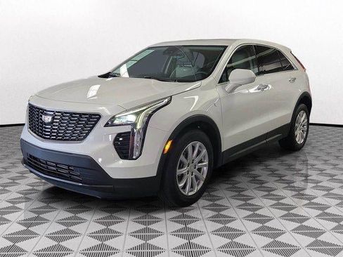 Certified 2023 Cadillac XT4 Luxury w/ Driver Awareness Package FWD image 3