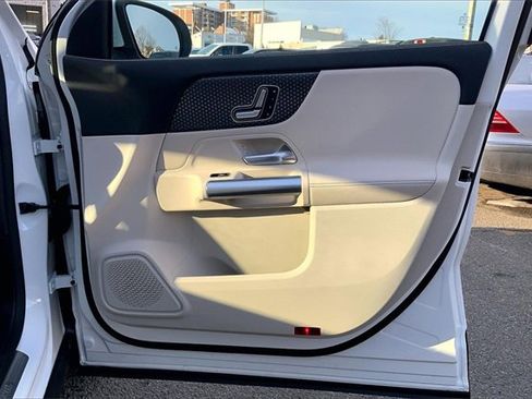 Used 2025 Mercedes-Benz GLA 250 4MATIC image 18