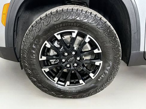 Used 2025 Chevrolet Traverse Z71 image 8