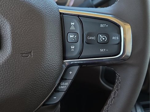 New 2026 RAM 2500 Laramie AWD/4WD image 18