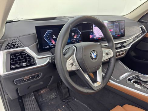 Used 2023 BMW X7 xDrive40i w/ Premium Package image 14