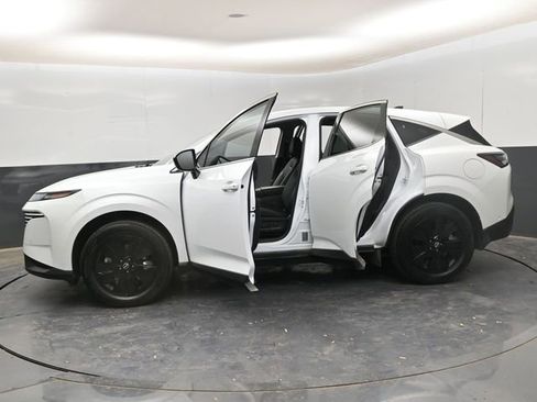 Certified 2025 Nissan Murano SV image 34