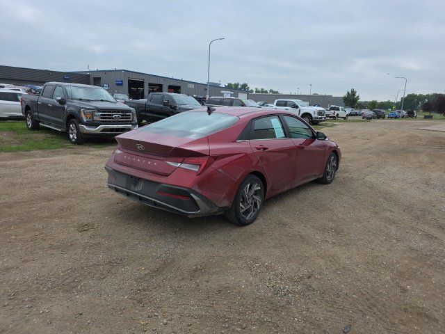 Used 2025 Hyundai Elantra SEL FWD image 7