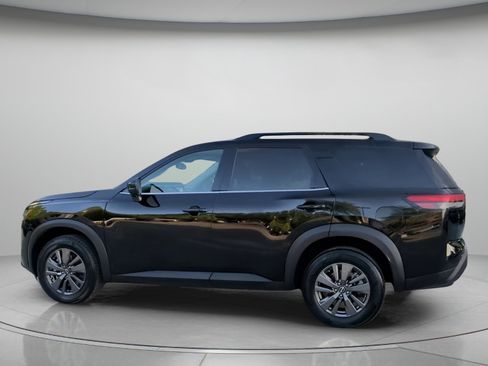 Used 2024 Nissan Pathfinder SV FWD image 18