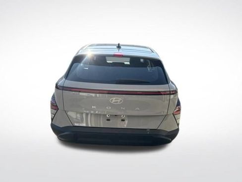 Used 2025 Hyundai Kona SE FWD image 4