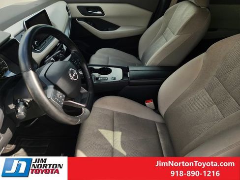 Used 2025 Nissan Rogue SV FWD image 13
