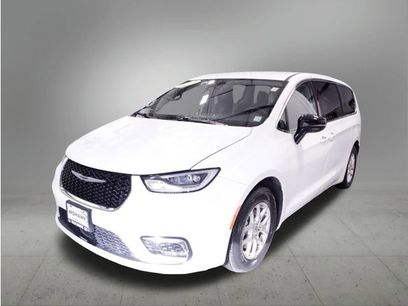 Used 2024 Chrysler Pacifica Touring-L