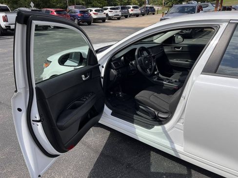 Used 2017 Kia Optima LX FWD image 10
