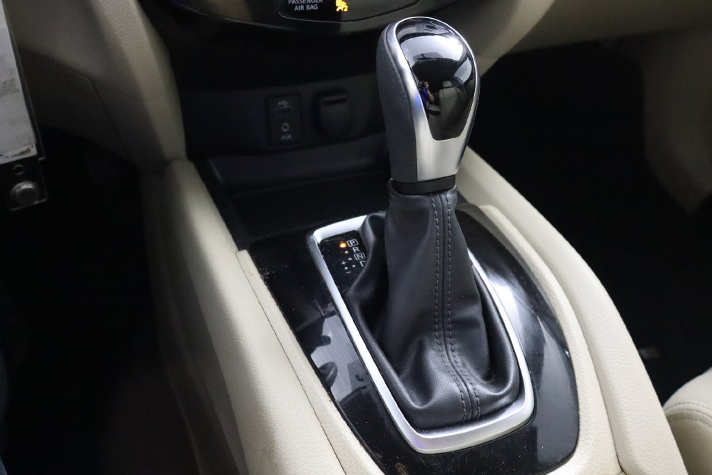 Used 2017 Nissan Rogue S AWD/4WD image 23