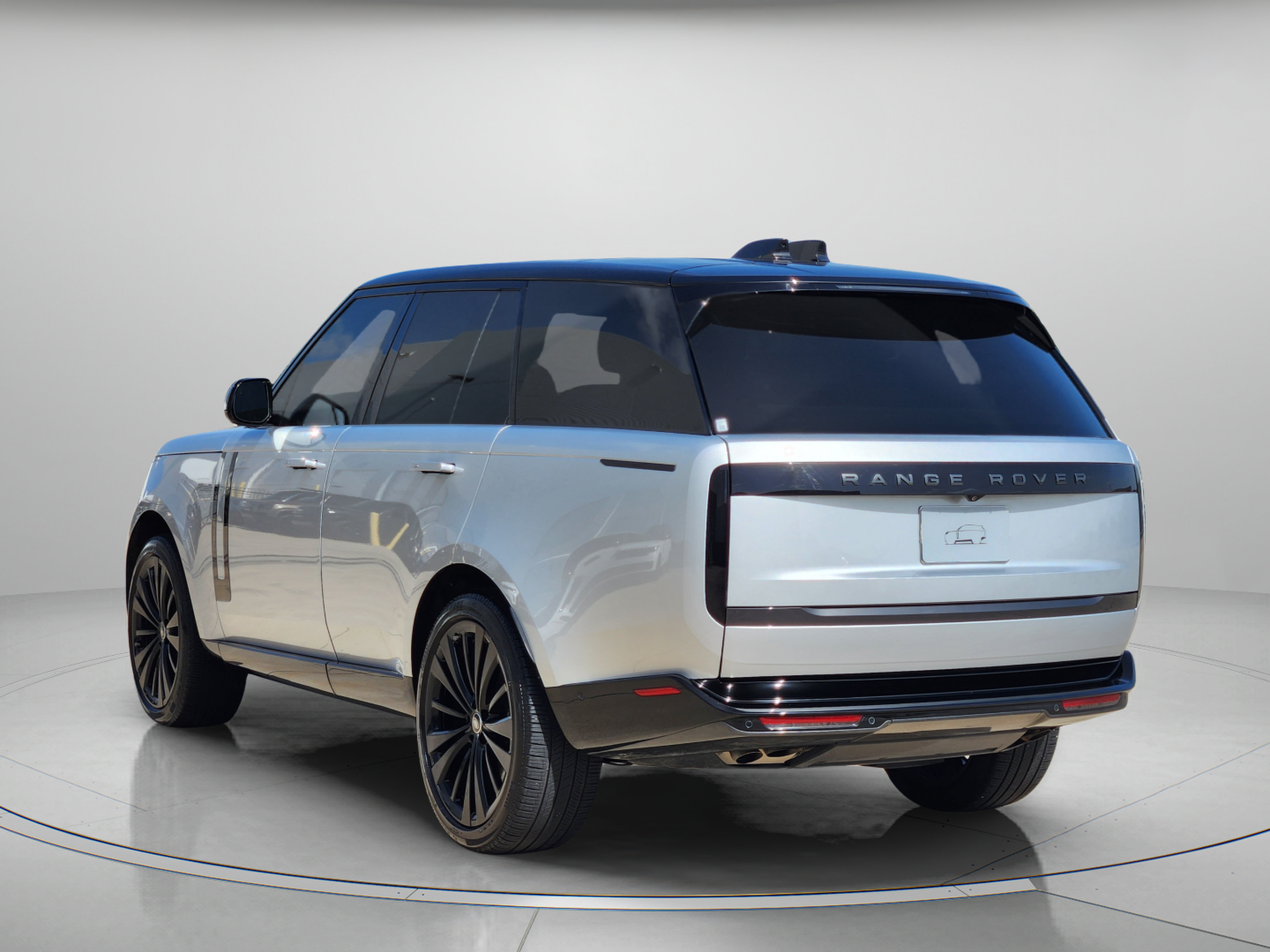 Certified 2025 Land Rover Range Rover SE AWD/4WD image 3