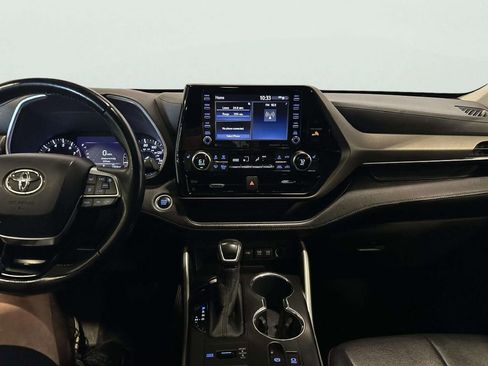 Used 2020 Toyota Highlander XLE AWD/4WD image 41