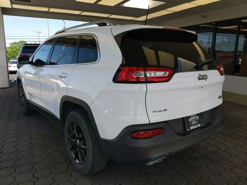 Used 2018 Jeep Cherokee Latitude Plus w/ Comfort/Convenience Group AWD/4WD image 10