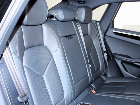 Used 2023 Porsche Macan image 23