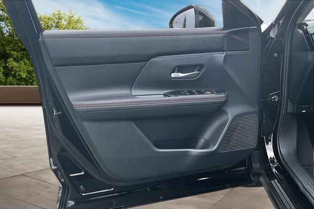 Certified 2025 Nissan Kicks SR FWD image 19