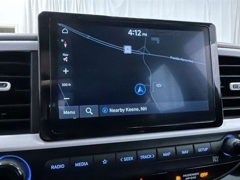 Used 2023 Hyundai Venue Limited FWD image 11