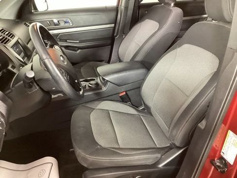 Used 2018 Ford Explorer XLT w/ Equipment Group 201A AWD/4WD image 10