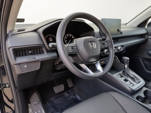 Used 2025 Honda CR-V LX image 4