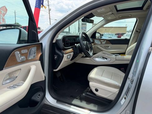 Used 2021 Mercedes-Benz GLE 350 w/ Premium Package image 4