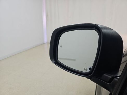 Used 2014 Chrysler Town & Country Touring-L w/ Driver Convenience Group FWD image 19
