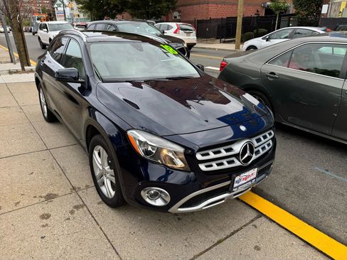 Used 2018 Mercedes-Benz GLA 250 4MATIC image 4
