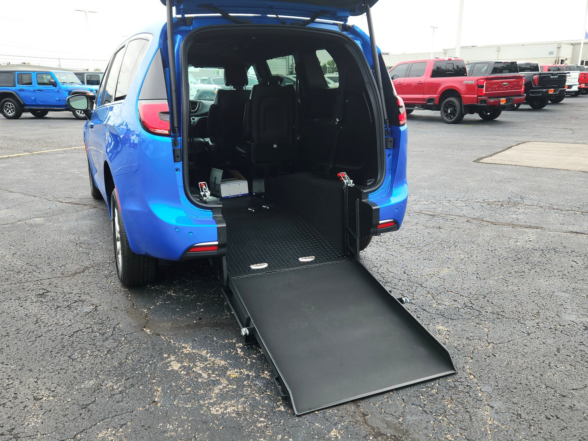 New 2027 Chrysler Pacifica Select FWD image 19