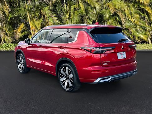New 2026 Mitsubishi Outlander SEL image 3