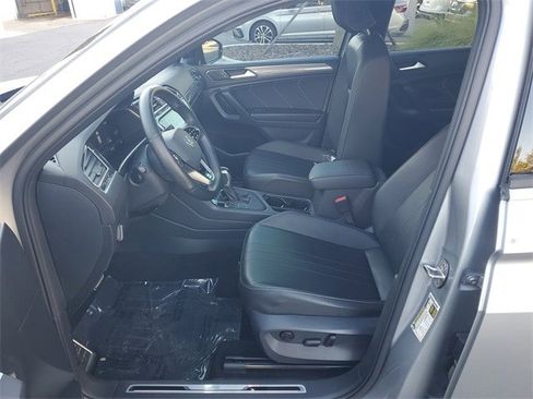 Certified 2022 Volkswagen Tiguan SE R-Line image 19
