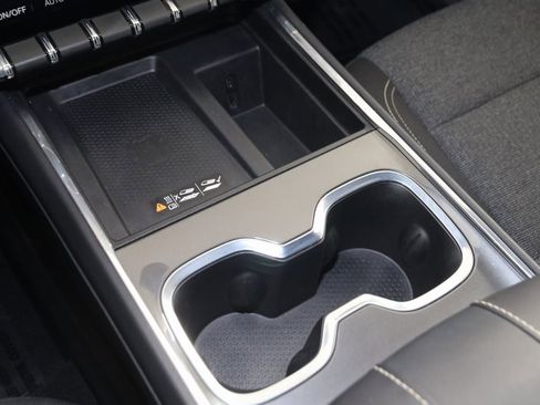 Used 2025 GMC Acadia Elevation image 28