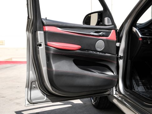 Used 2017 BMW X5 M image 44