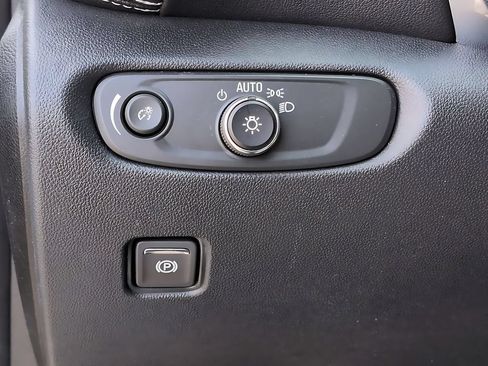 Used 2025 Chevrolet Blazer LT FWD image 18