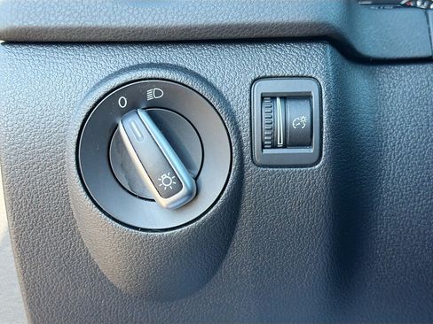 Used 2015 Volkswagen Tiguan S image 32