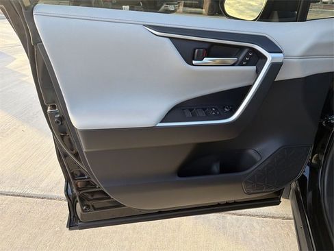 Used 2025 Toyota RAV4 Limited w/ Advanced Technology Package image 9