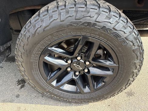 Used 2019 Chevrolet Silverado 1500 LT Trail Boss AWD/4WD image 10