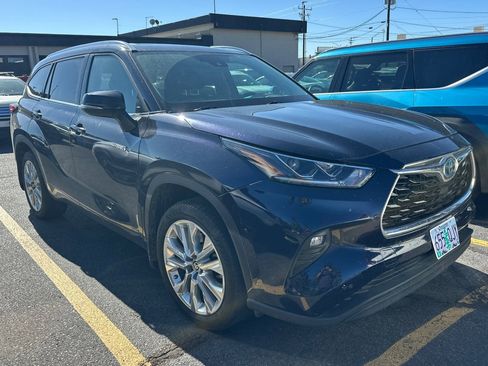 Used 2021 Toyota Highlander Limited AWD/4WD image 2