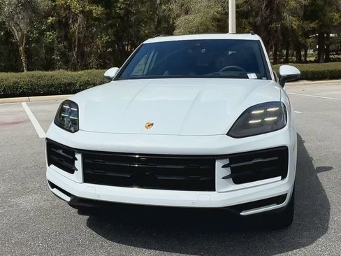 New 2025 Porsche Cayenne image 3