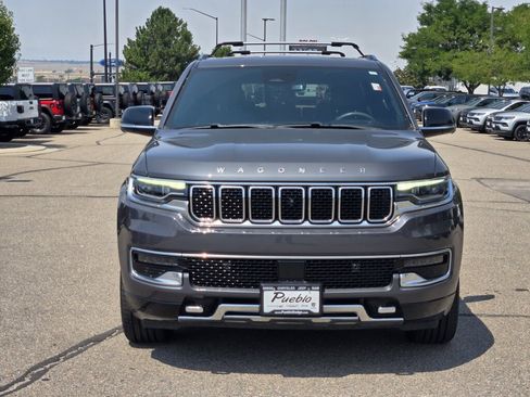 Certified 2023 Jeep Wagoneer Series III w/ Premium Group I AWD/4WD image 6