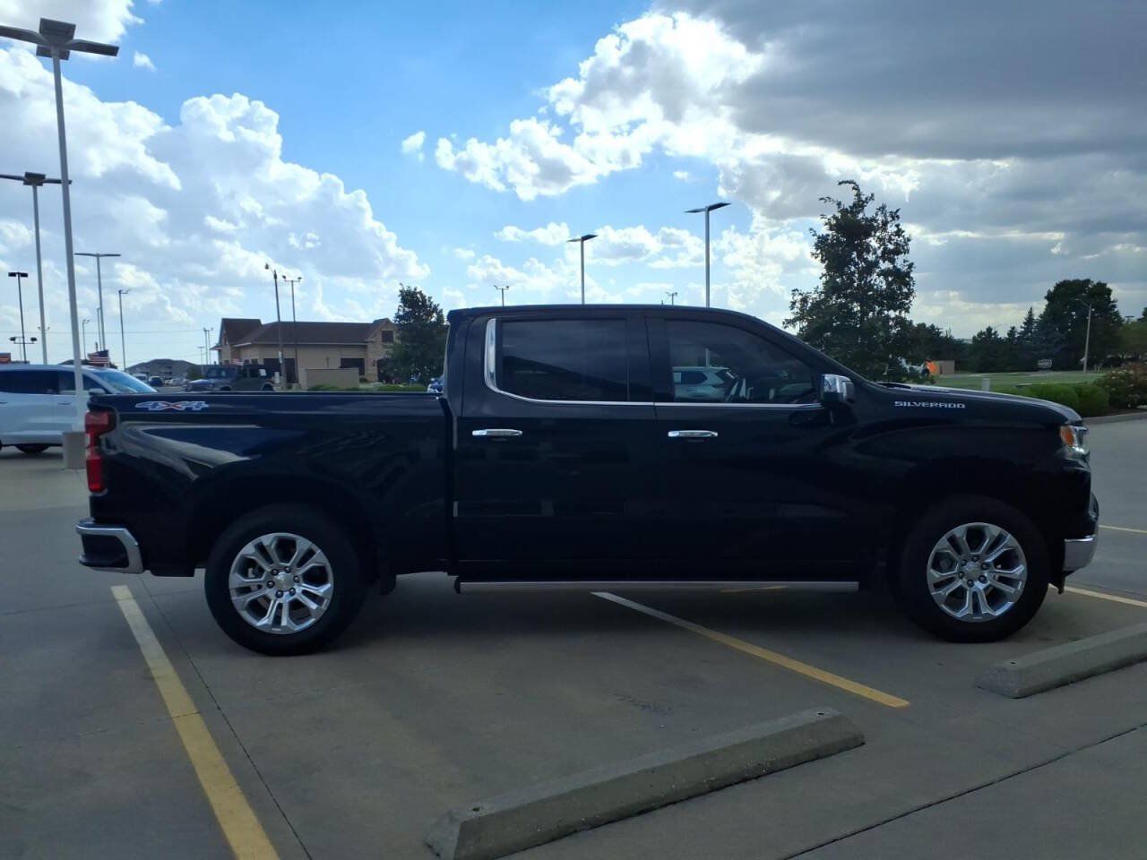 Used 2024 Chevrolet Silverado 1500 LTZ w/ LTZ Convenience Package II AWD/4WD image 6
