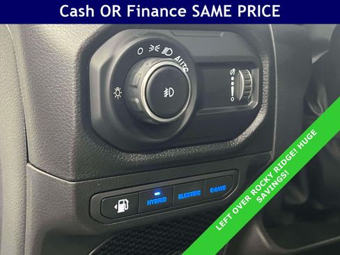 Used 2024 Jeep Wrangler Unlimited w/ Convenience Group AWD/4WD image 17