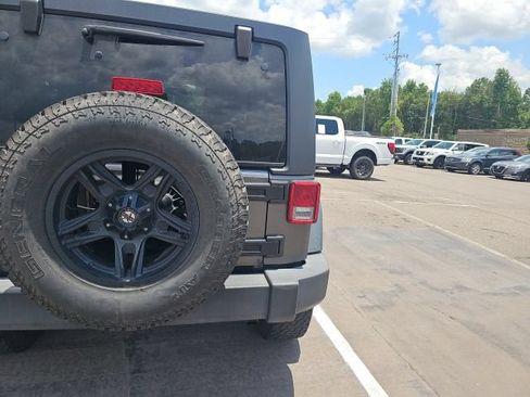 Used 2018 Jeep Wrangler Unlimited Sport S AWD/4WD image 6
