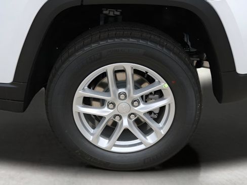 New 2026 Jeep Grand Cherokee 2WD image 9